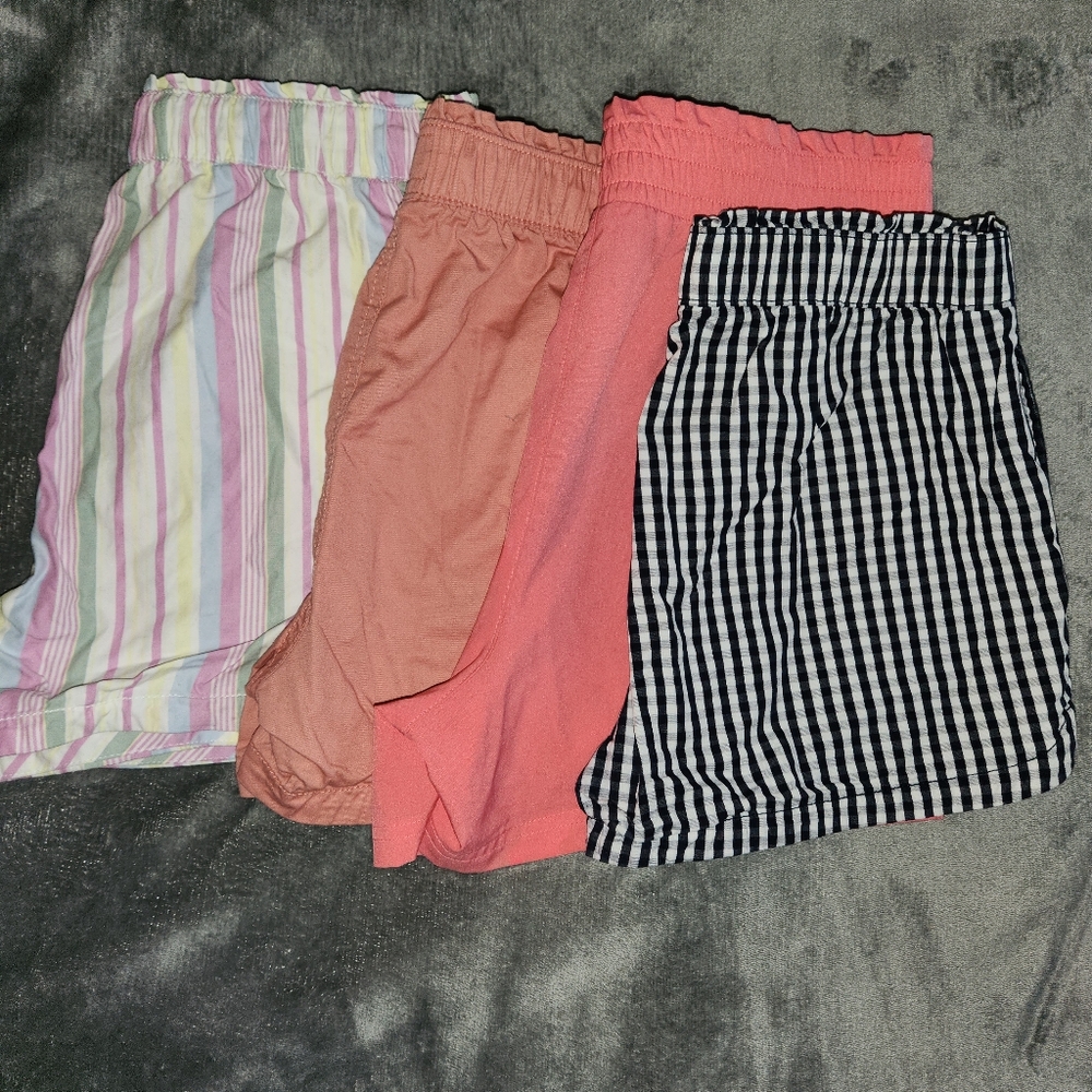 Gap girls shorts (like new)(all 4 pair for$15)